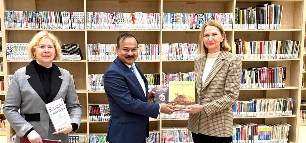 Ambassador Devesh Uttam, along with Rector of Vytautas Magnus University(VMU), H.E. Prof. Dr. Ineta Dabašinskienė inaugurated “India Corner” at the Vytautas Magnus University’s library.