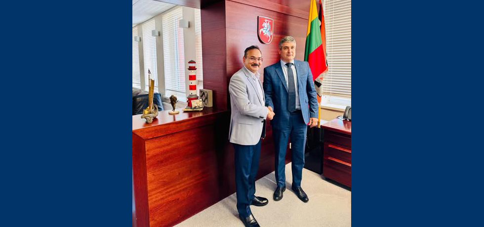 Ambassador Devesh Uttam met with the Mayor of Neringa, Mr. Darius Jasaitis, to discuss strengthening business and cultural cooperation, enhancing people-to-people ties, and exploring new avenues of collaboration between the Embassy and the Neringa Municipality..