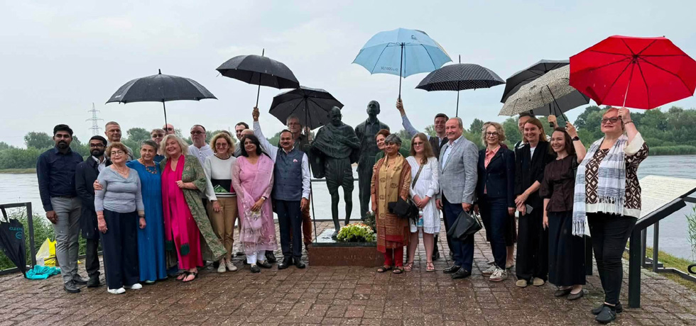Ambassador joined the 11th Anniversary celebrations of Mahatma Gandhi-Harmann Kallenbach monument at Rusnė, Šilutė district and paid floral tributes along with the Mayor of Šilutė District Mr Vytautas Laurinaitis, Ambassador of Lithuania to India Ms Diana Mickevičienė and other dignitaries.