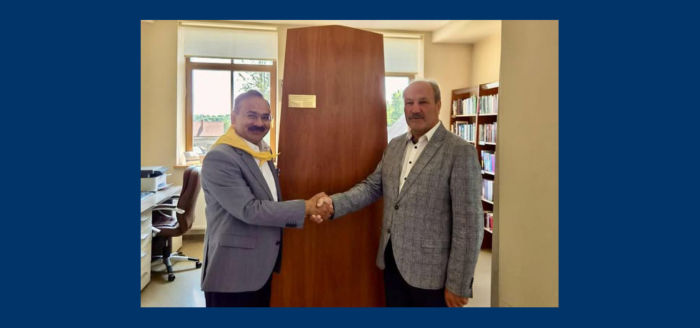 Ambassador Devesh Uttam along with Šilutė District Municipality Mayor, Mr. Vytautas Laurinaitis inaugurated “India Corner” at the Šilutė District Municipality’s Fridricho Bajoraitis Public Library..